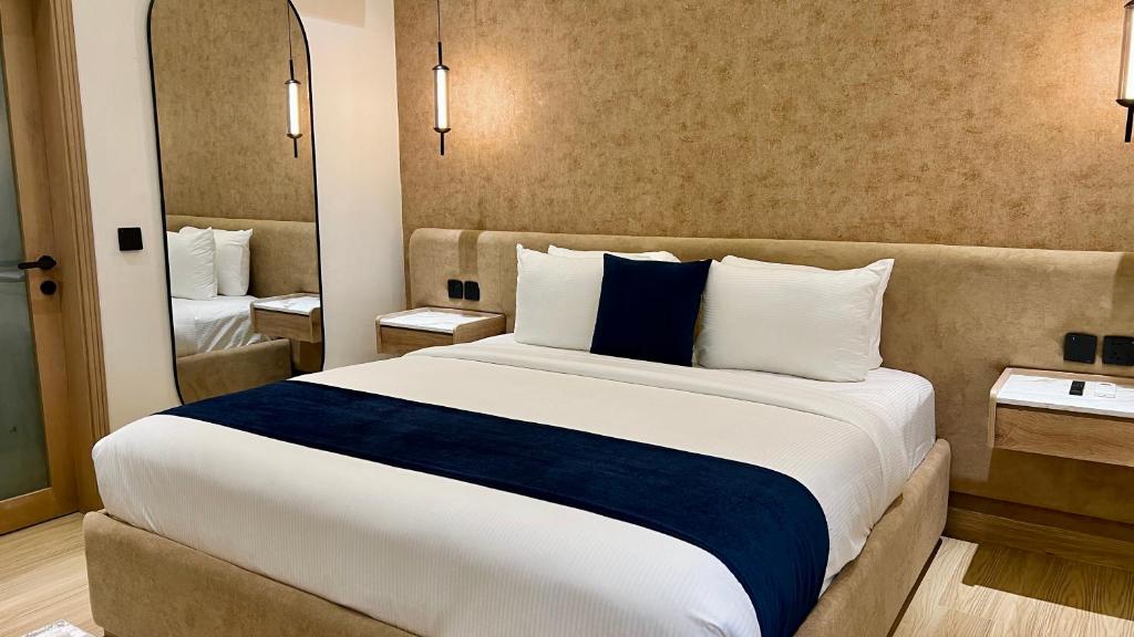 Executive Suite at Aurhom by Royal Inn, photo 4 of 8