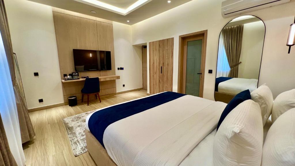 Executive Suite at Aurhom by Royal Inn, photo 5 of 8