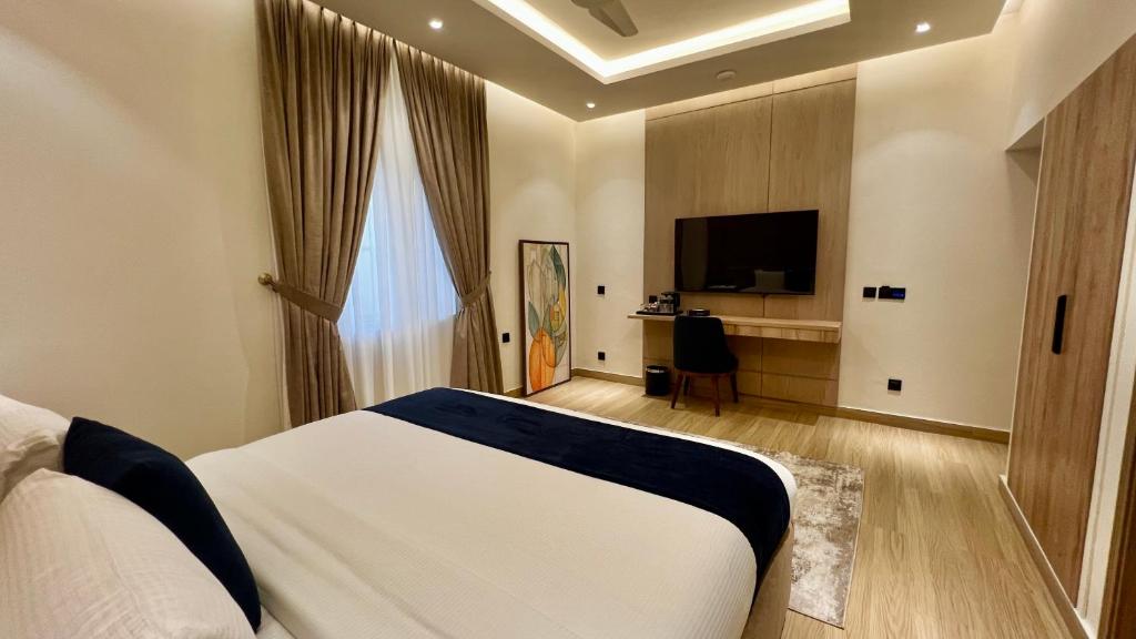 Executive Suite at Aurhom by Royal Inn, photo 6 of 8