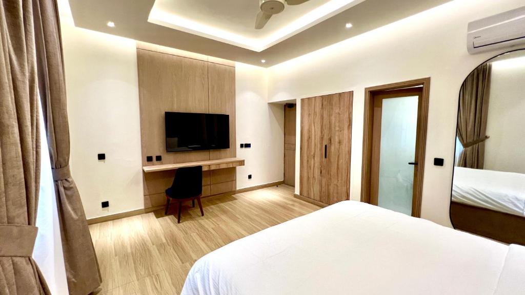 Executive Suite at Aurhom by Royal Inn, photo 7 of 8