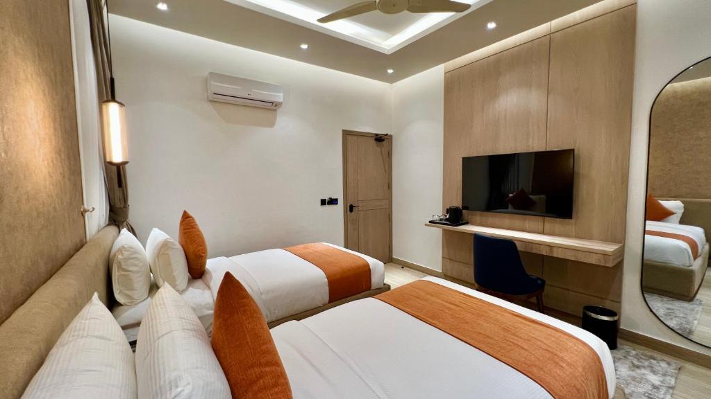 Superior Double or Twin Room at Aurhom by Royal Inn, photo 6 of 7